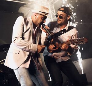 duo scene blanc 300x279